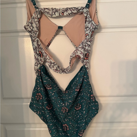 NWT Tavik Penelope Slinky Rib One Piece Swimsuit in Wildflower Green - Small - Picture 6 of 6
